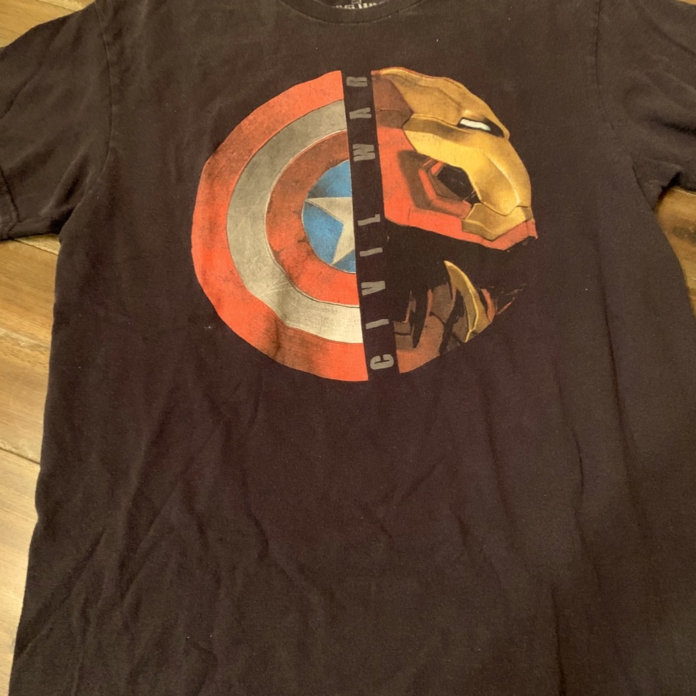 Men’s tee size medium